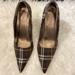 Size 8 brown plaid pointed heels
